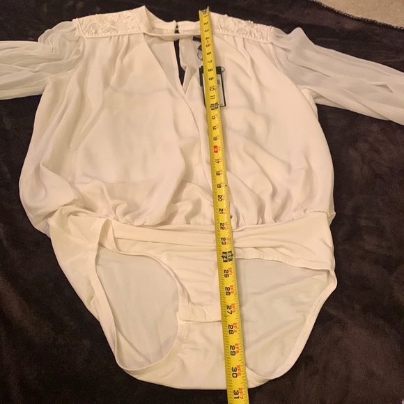 $298 NWT BCBGMAXAZRIA EMBELLISHED LONG SLEEVE FAUX WRAP BODYSUIT GARDENIA SZ 06 - Picture 12 of 17